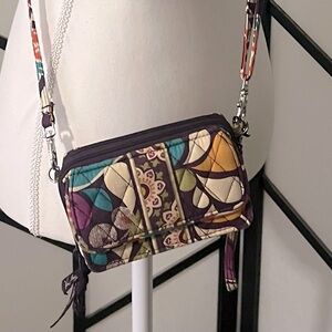 Vera Bradley Crossbody/wristlet - EUC See pictures for condition 😊